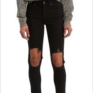 NWT Levi’s Distressed Black Skinny Jeans